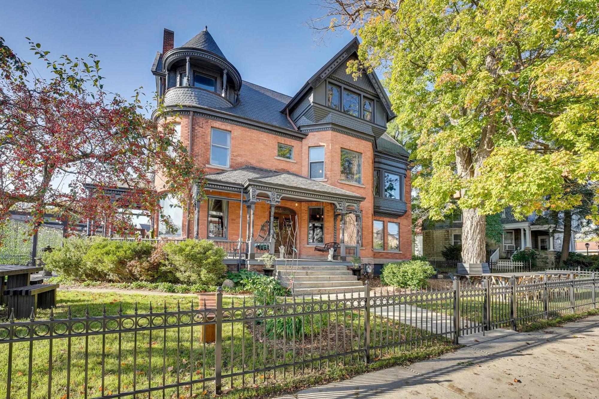 Stunning Historic Home With Original Features! Jackson Luaran gambar